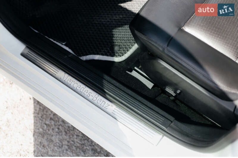 Седан Mercedes-Benz E-Class 2012 в Ужгороде