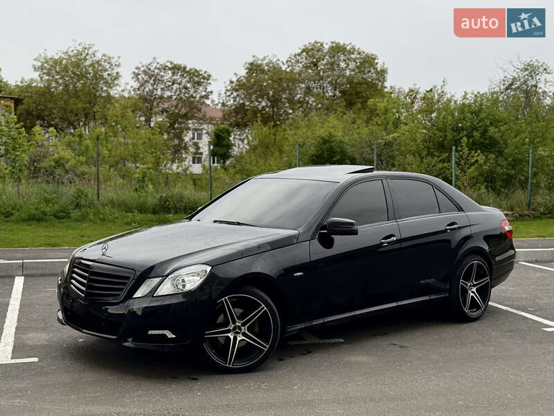 Седан Mercedes-Benz E-Class 2012 в Умані