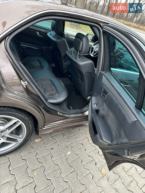 Седан Mercedes-Benz E-Class 2013 в Черновцах
