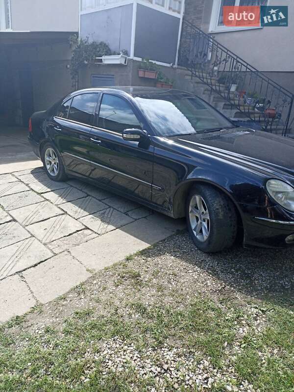 Седан Mercedes-Benz E-Class 2004 в Ивано-Франковске
