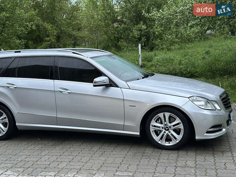 Універсал Mercedes-Benz E-Class 2011 в 