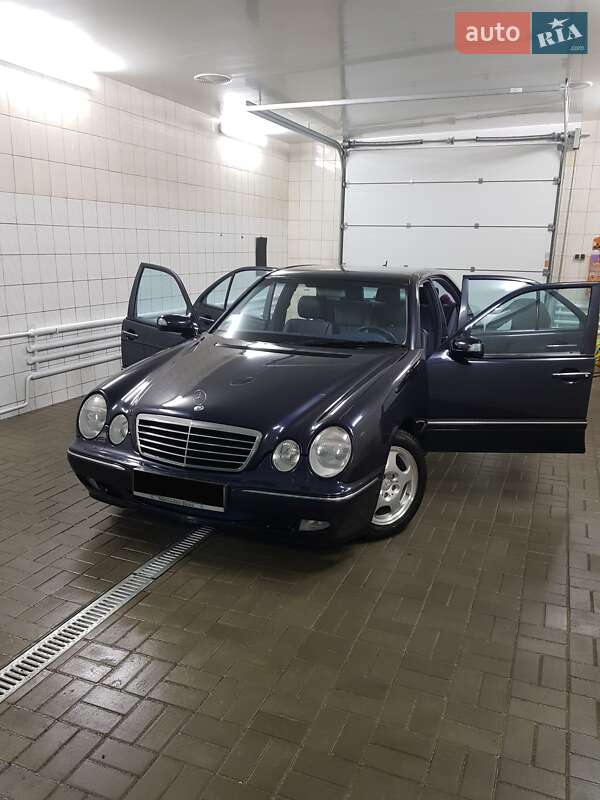 Седан Mercedes-Benz E-Class 2001 в Прилуках