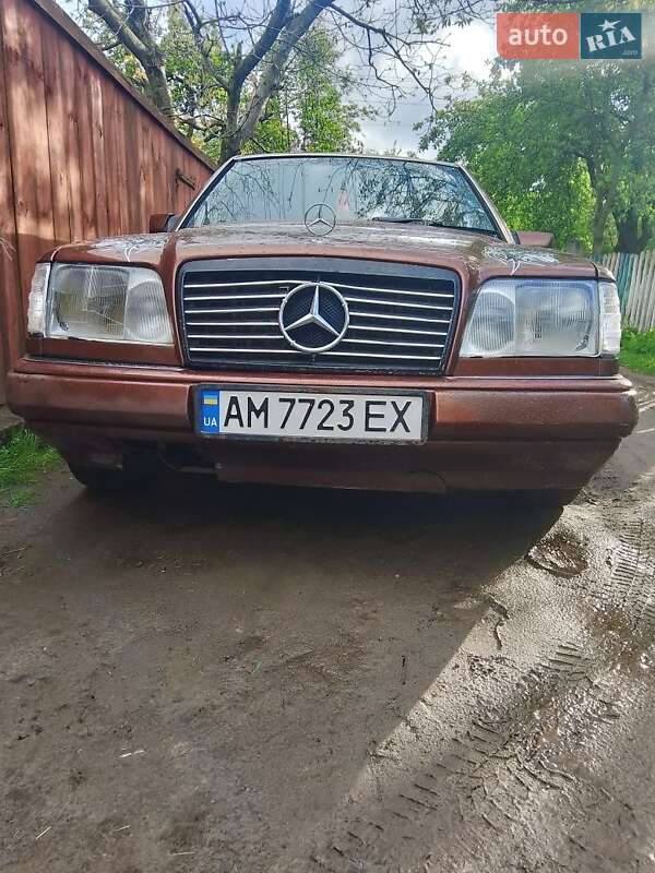 Седан Mercedes-Benz E-Class 1993 в 