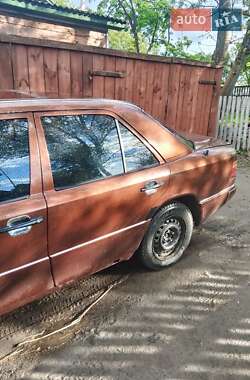 Седан Mercedes-Benz E-Class 1993 в 