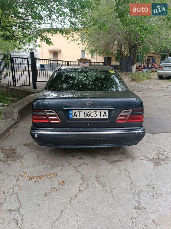 Седан Mercedes-Benz E-Class 1999 в Запоріжжі