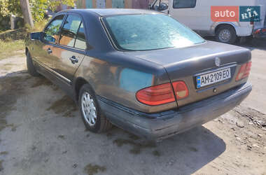 Седан Mercedes-Benz E-Class 1995 в 