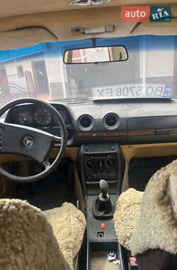 Седан Mercedes-Benz E-Class 1982 в 