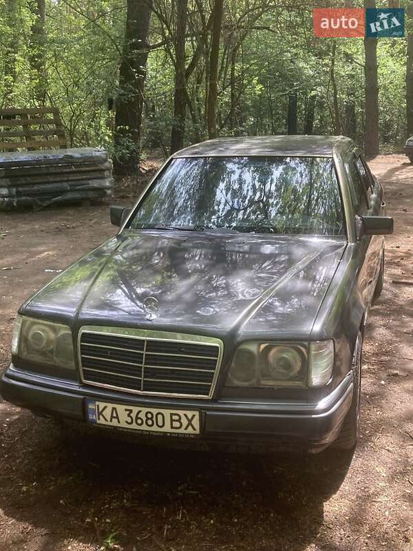 Седан Mercedes-Benz E-Class 1993 в 