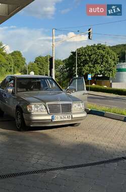Седан Mercedes-Benz E-Class 1994 в Львові