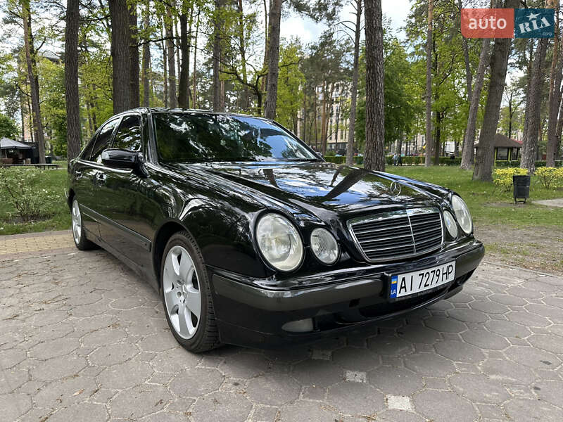 Седан Mercedes-Benz E-Class 2001 в 