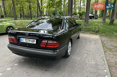 Седан Mercedes-Benz E-Class 2001 в 