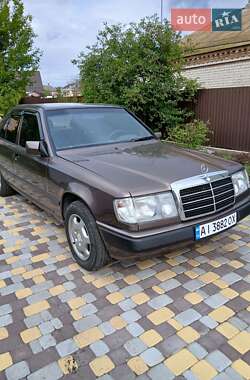 Седан Mercedes-Benz E-Class 1989 в Києві