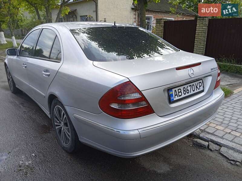 Седан Mercedes-Benz E-Class 2004 в Гайсину