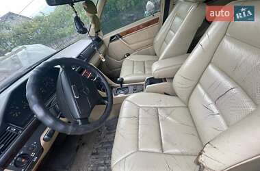 Седан Mercedes-Benz E-Class 1992 в 