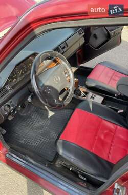 Седан Mercedes-Benz E-Class 1988 в 