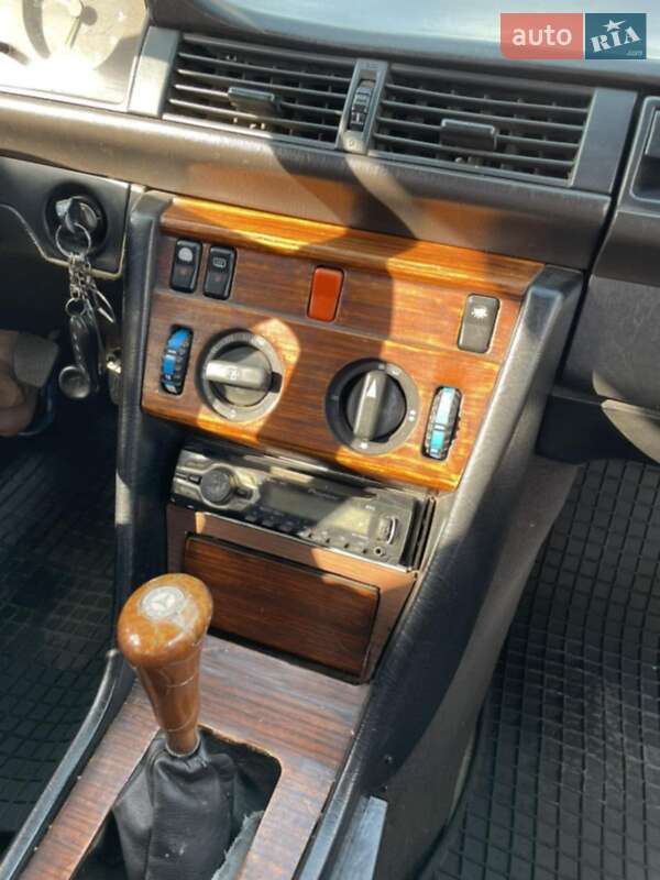 Седан Mercedes-Benz E-Class 1988 в Вінниці фото 3 Седан Mercedes-Benz E-Class 1988 в Вінниці