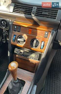 Седан Mercedes-Benz E-Class 1988 в 