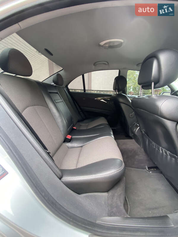 Седан Mercedes-Benz E-Class 2005 в Вараші