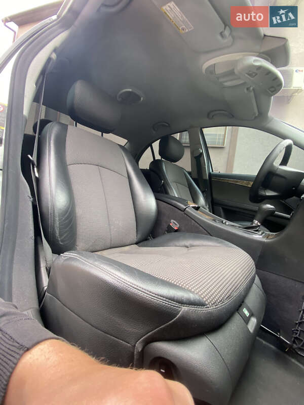 Седан Mercedes-Benz E-Class 2005 в Вараші