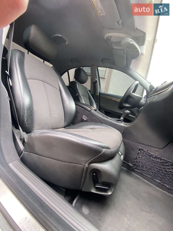 Седан Mercedes-Benz E-Class 2005 в Вараші