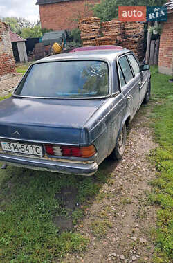 Седан Mercedes-Benz E-Class 1981 в 