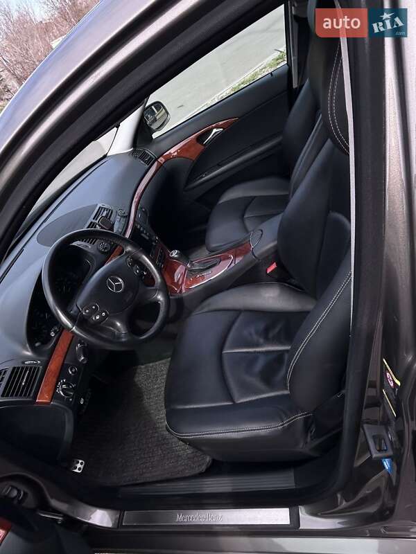 Седан Mercedes-Benz E-Class 2006 в Дніпрі
