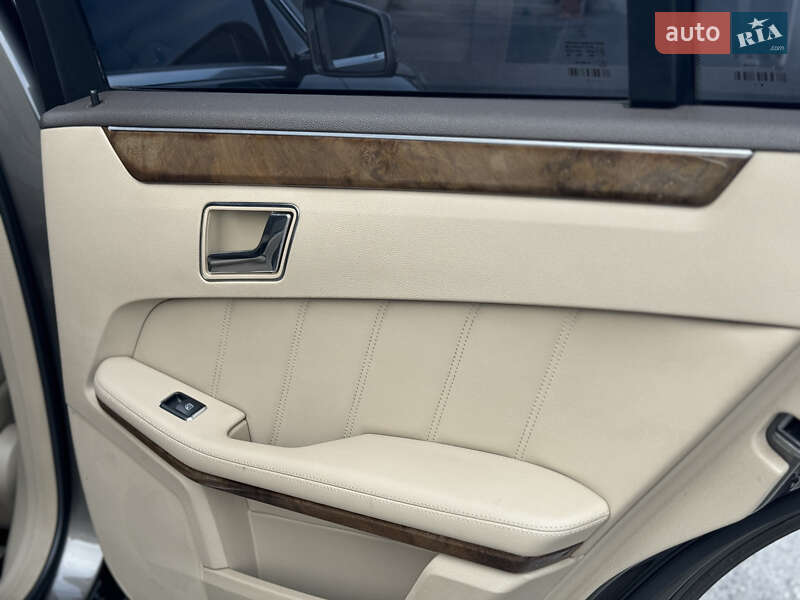 Седан Mercedes-Benz E-Class 2010 в Вінниці