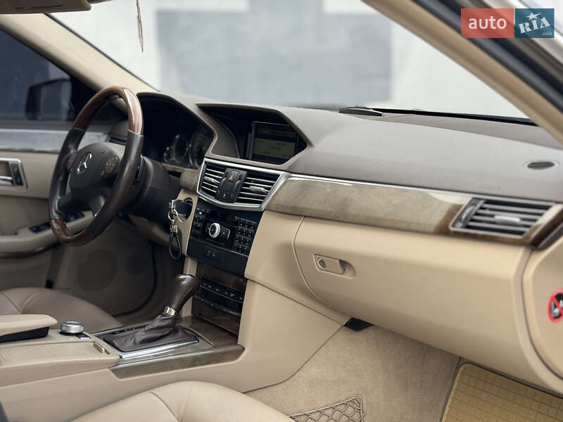 Седан Mercedes-Benz E-Class 2010 в Вінниці