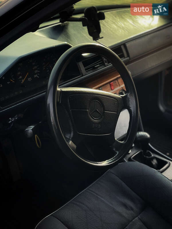 Седан Mercedes-Benz E-Class 1988 в Николаеве