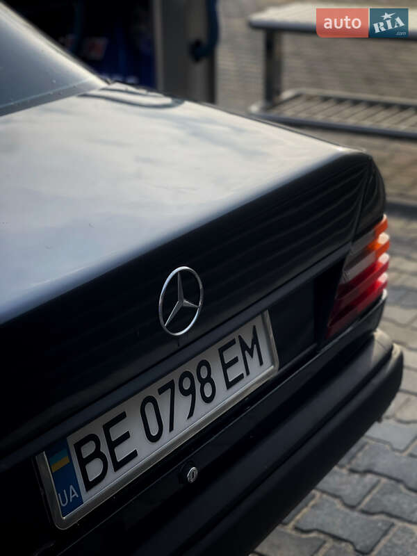 Седан Mercedes-Benz E-Class 1988 в Николаеве