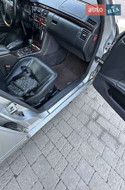 Седан Mercedes-Benz E-Class 2000 в 