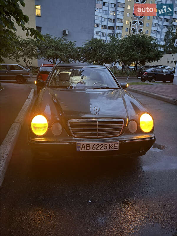 Mercedes-Benz E-Class 2000