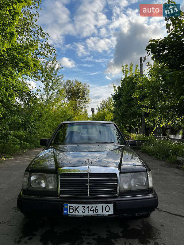 Седан Mercedes-Benz E-Class 1990 в Костопілі