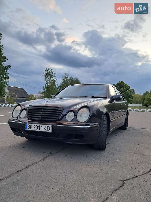 Седан Mercedes-Benz E-Class 2000 в 