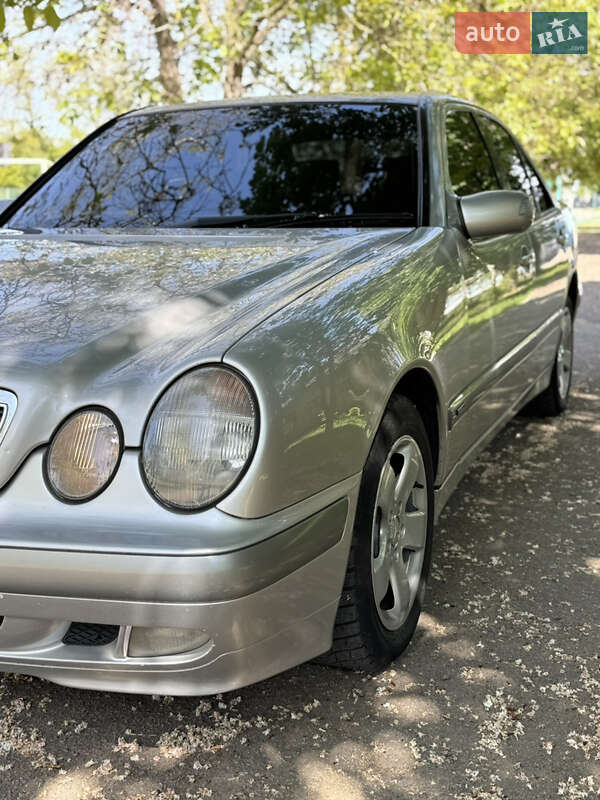 Седан Mercedes-Benz E-Class 2001 в Запоріжжі