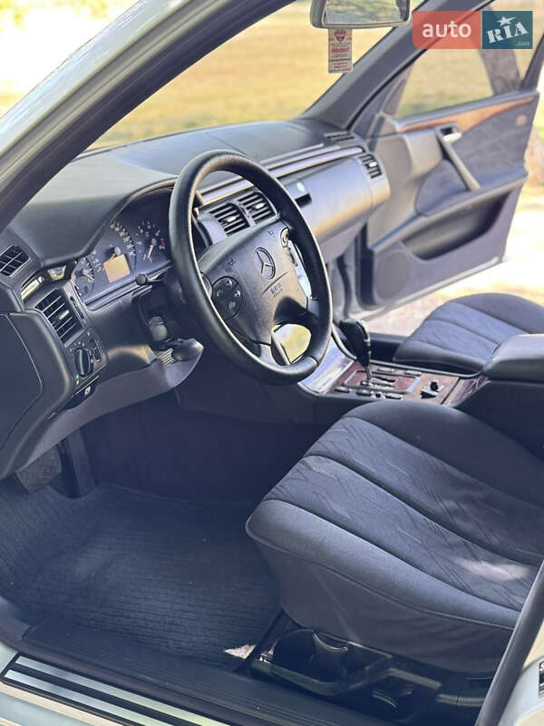 Седан Mercedes-Benz E-Class 2001 в Запоріжжі