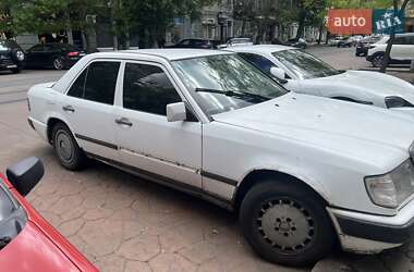 Седан Mercedes-Benz E-Class 1986 в 