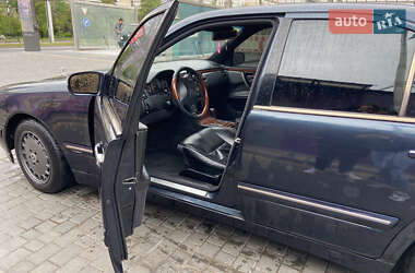 Седан Mercedes-Benz E-Class 2001 в 