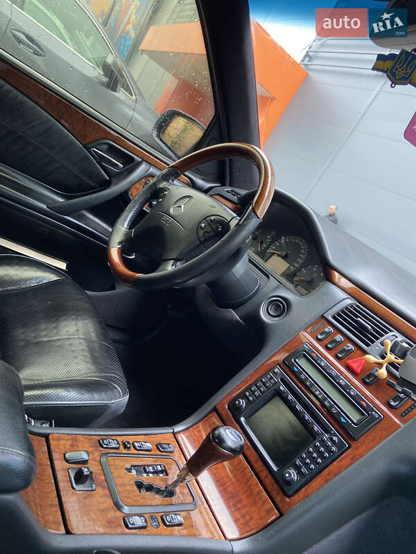 Седан Mercedes-Benz E-Class 2001 в Южном