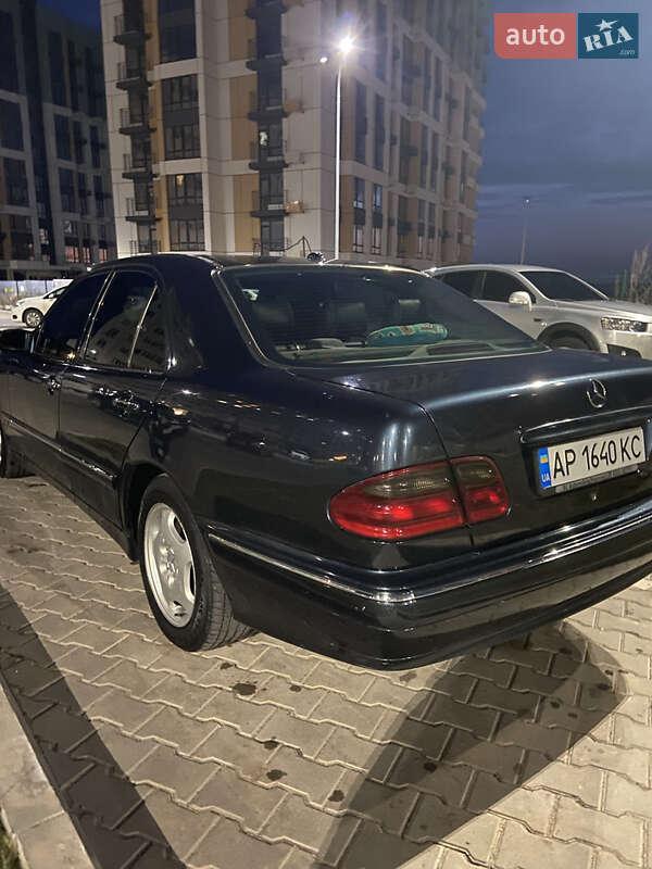 Седан Mercedes-Benz E-Class 2001 в Южном