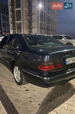 Седан Mercedes-Benz E-Class 2001 в 