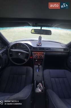 Седан Mercedes-Benz E-Class 1990 в 