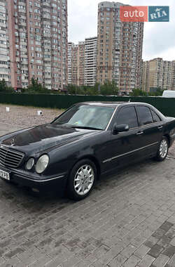 Седан Mercedes-Benz E-Class 2000 в Києві