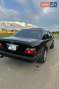 Седан Mercedes-Benz E-Class 1995 в 
