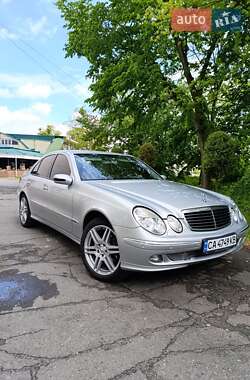 Седан Mercedes-Benz E-Class 2005 в Звенигородці