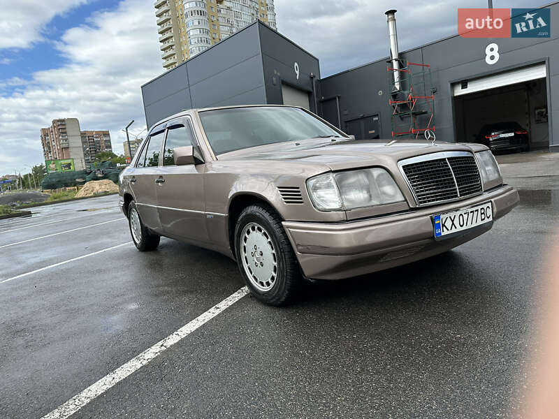 Седан Mercedes-Benz E-Class 1994 в Харькове