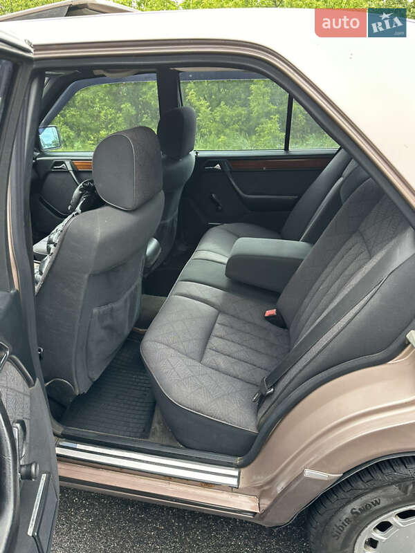 Седан Mercedes-Benz E-Class 1994 в Харькове