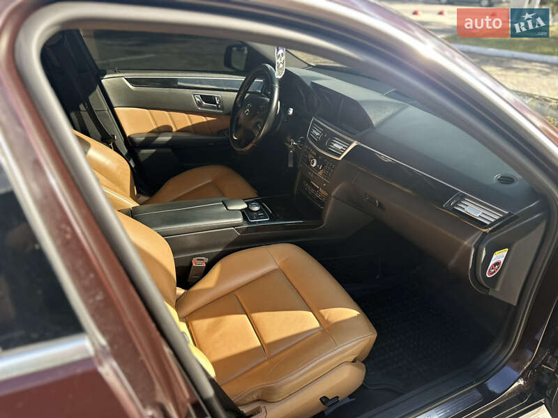 Седан Mercedes-Benz E-Class 2010 в Луцке