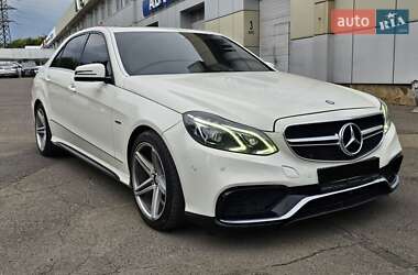 Седан Mercedes-Benz E-Class 2011 в 