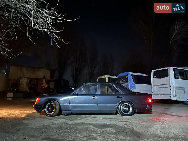 Седан Mercedes-Benz E-Class 1987 в Києві